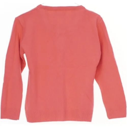 Cardigan i koral farve fra Burberry (str. 116)