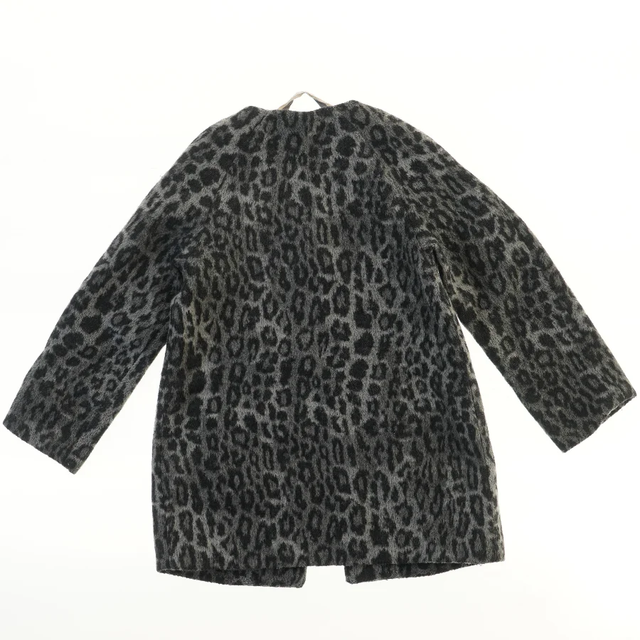 Leopard mønstret jakke fra H&M (str. 122)