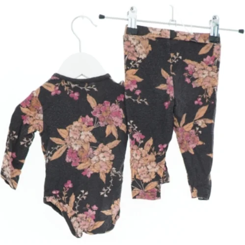 Blomsterprint bodystocking og leggings sæt fra Petit (str. 62)