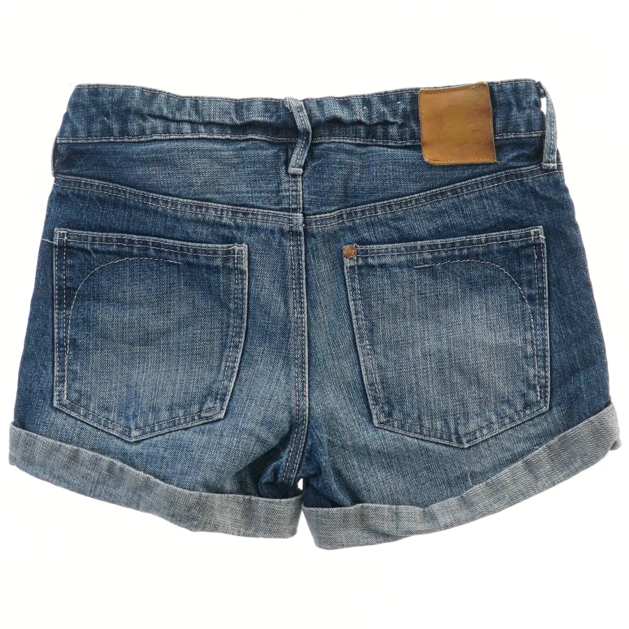 Denim shorts (str. 134)
