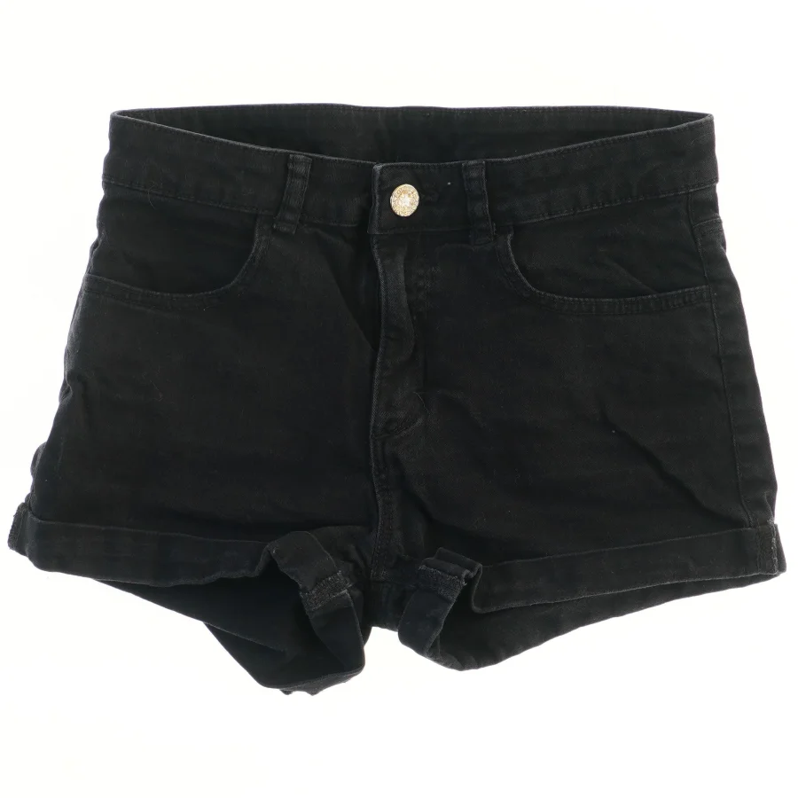 Sort shorts fra H&M (str. 152)