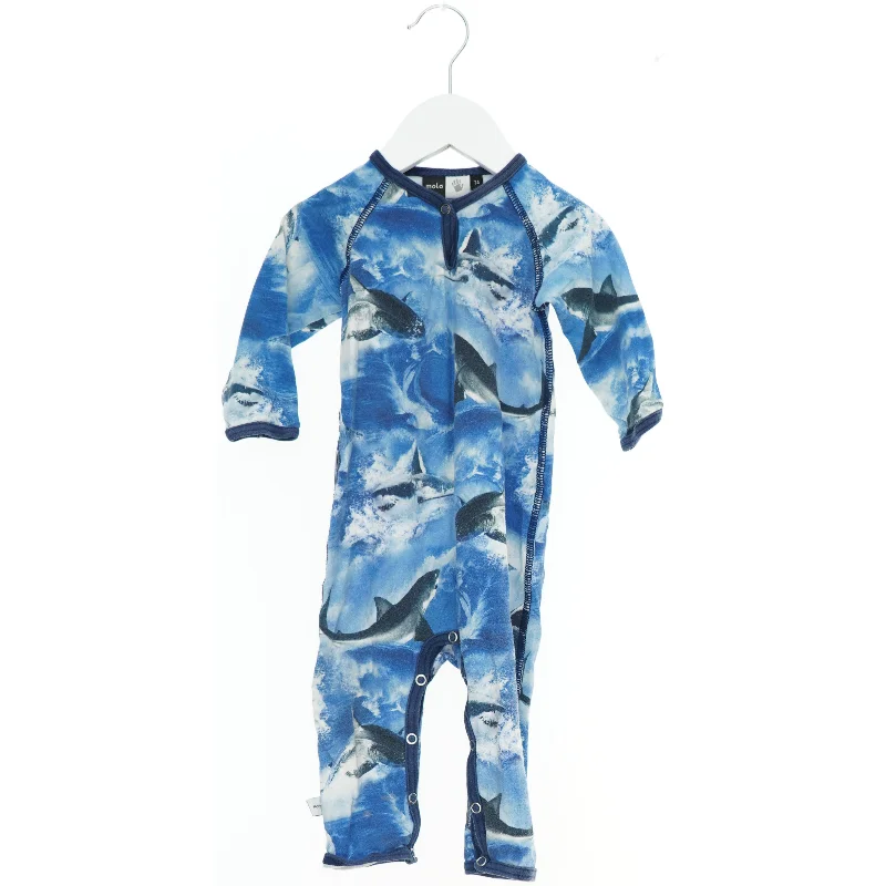 Heldragt med haj-motiv fra Molo (str. 74)