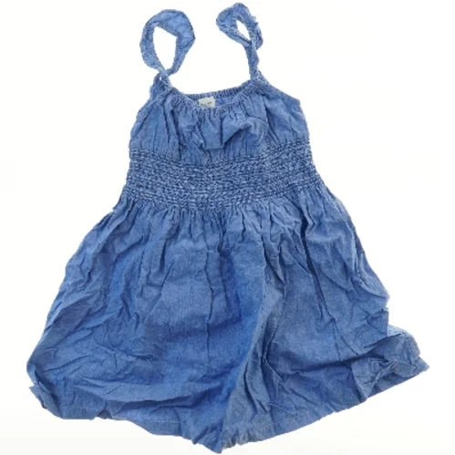 Blå sommerkjole med elastiske stropper fra Mini A Ture (str. 116)