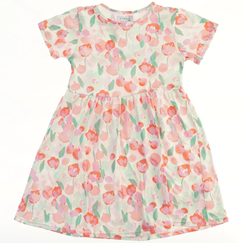 Kjole med blomsterprint fra LIBERTÉ Ami (str. 122)