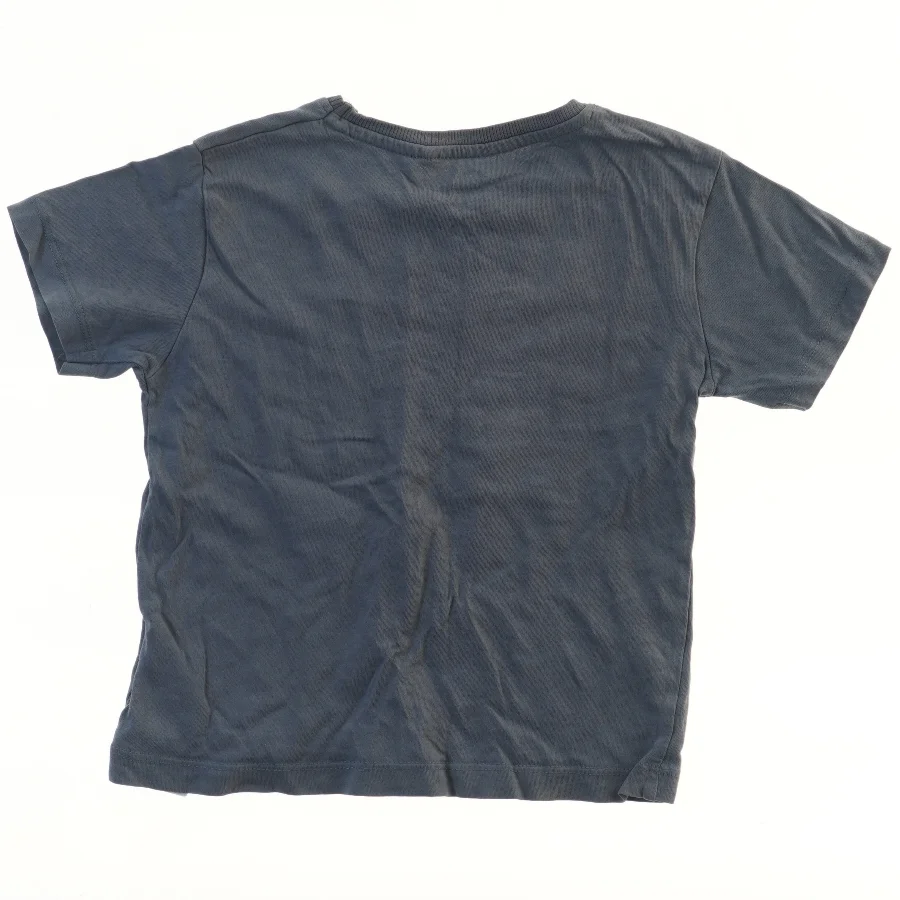 Børne t-shirt med dinosaur print fra Basic needs (str. 104)