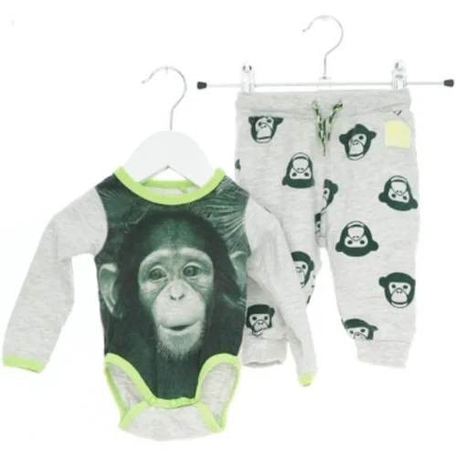 Grå bodystocking og bukser med abeprint fra VRS (str. 62)