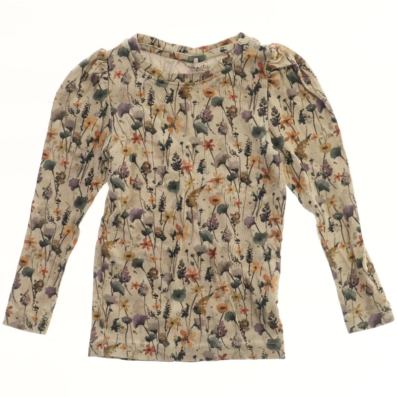 Bluse med blomstermønster fra Name It (str. 98)