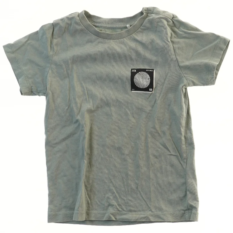 Grøn T-shirt med grafisk tryk fra Name It (str. 116)