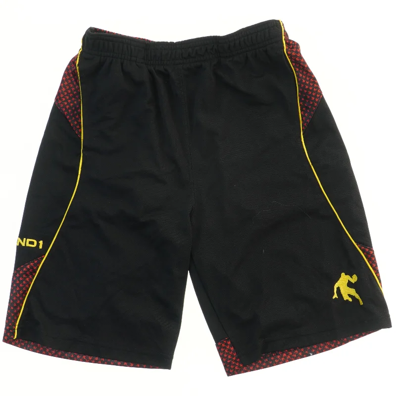 Sportsshorts med mønster fra And1 (str. 140)