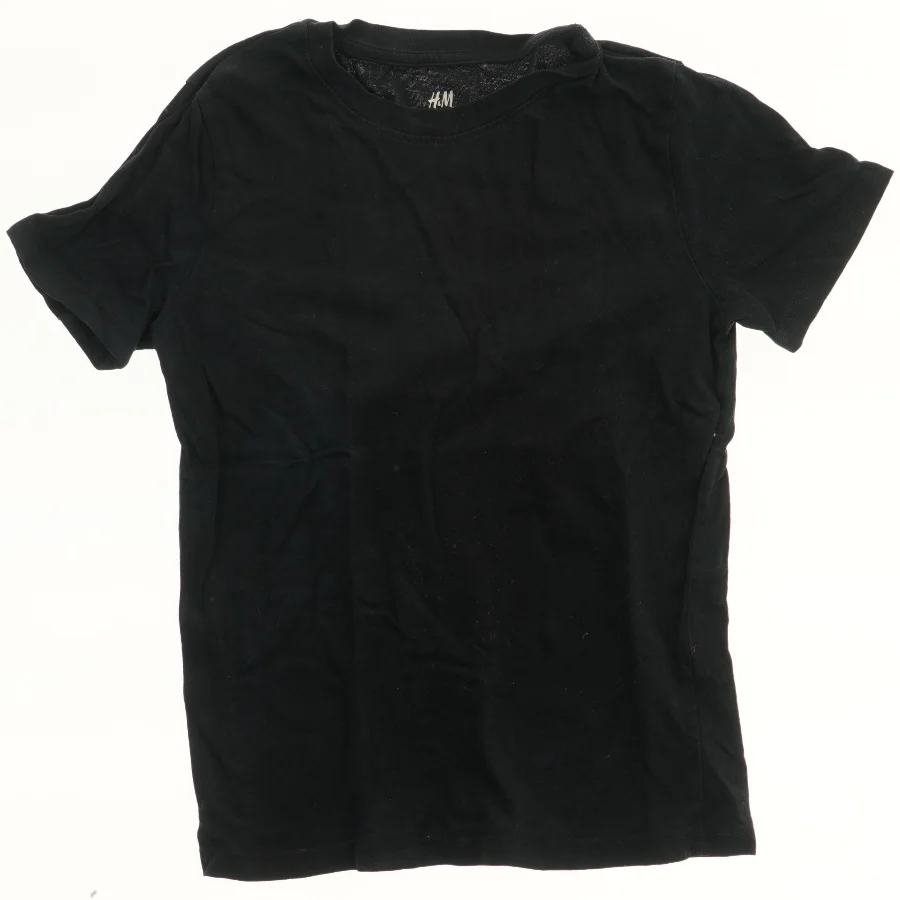Sort T-shirt fra H&M (str. 122)