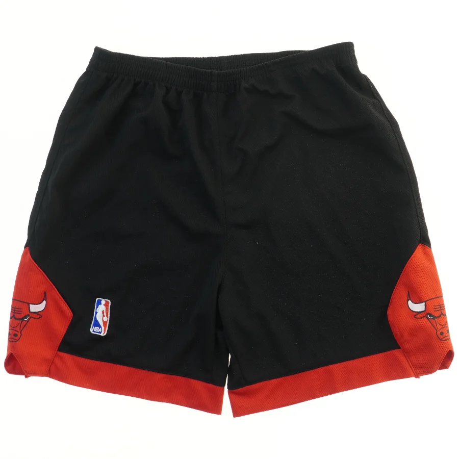 Basketshorts med logo fra Nba (str. 140)