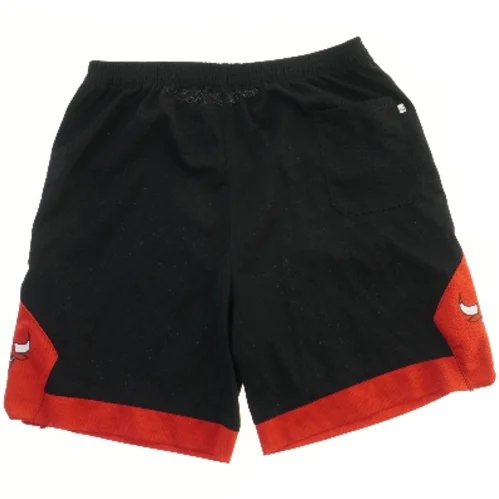 Basketshorts med logo fra Nba (str. 140)
