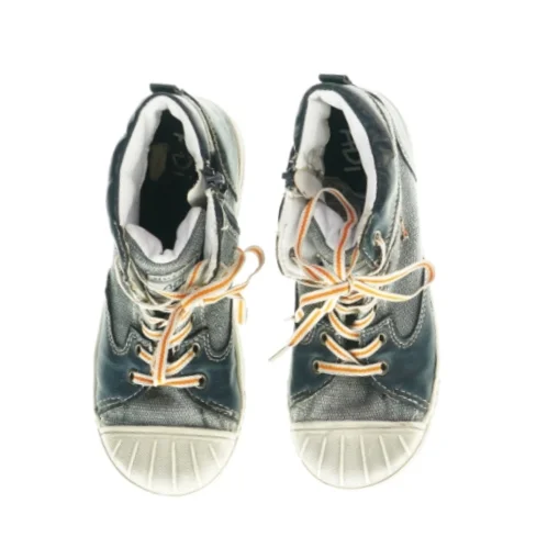 Sko fra Adi (str. 32)