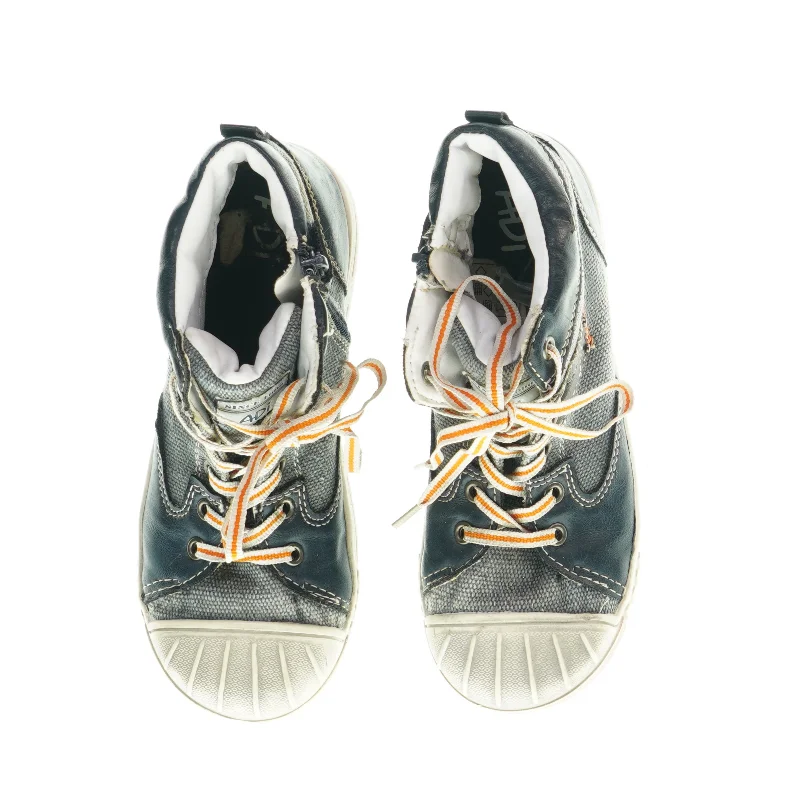 Sko fra Adi (str. 32)