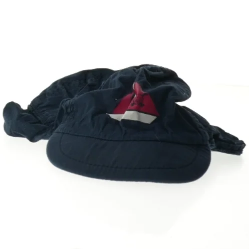 Mørkeblå kasket med nakkeskygge (str. 30 x 23 cm)