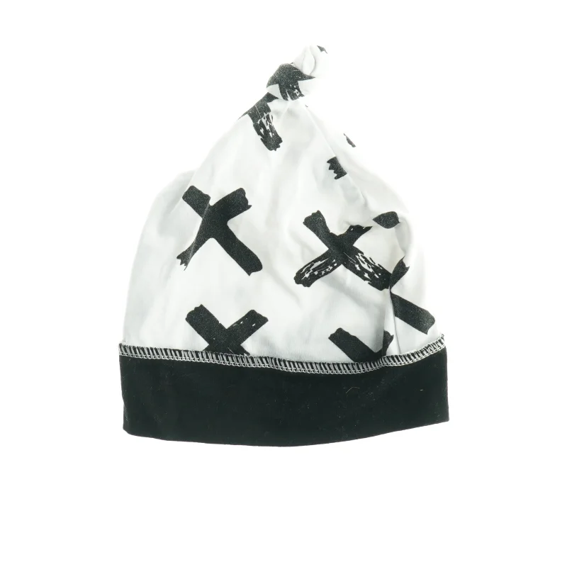 Hvid og sort hue med kryds-mønster (str. L. 19. cm. b 17 cm)