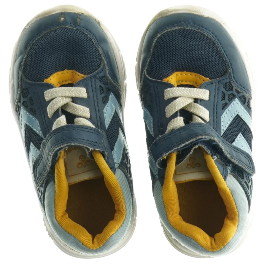 Brugte børnesko fra Hummel (str. 23)