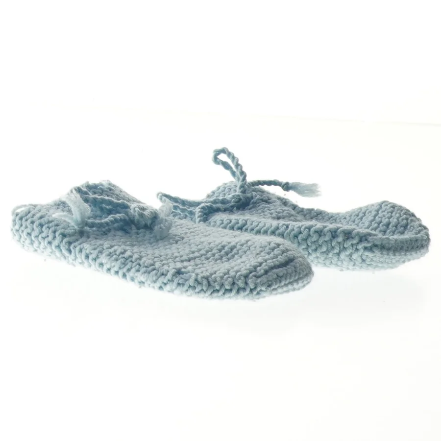 Strikkede babyfutter (str. 13 x 8 cm)