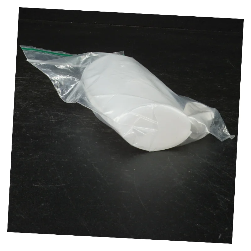 Tom plastikflaske med emballage