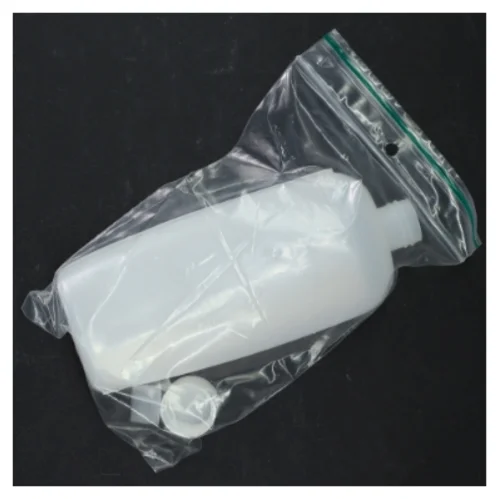 Tom plastikflaske med emballage