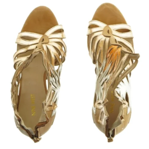 Guld højhælede sandaler med udsmykning (str. 10 m)