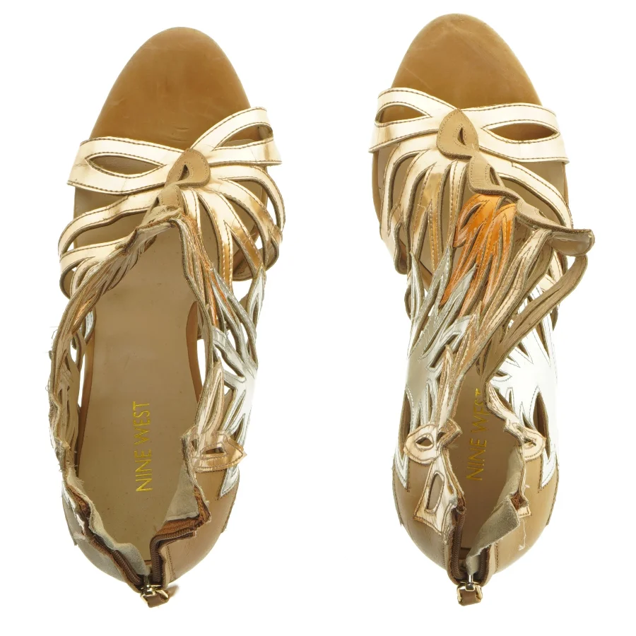 Guld højhælede sandaler med udsmykning (str. 10 m)