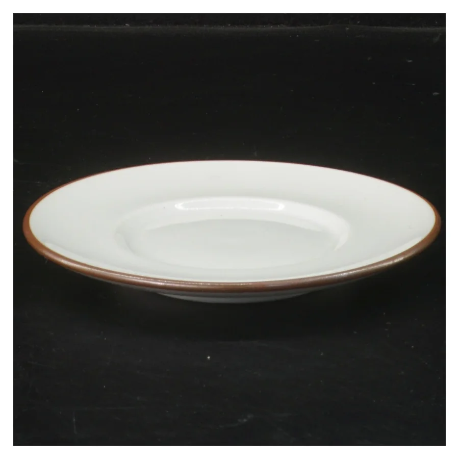 Hvid porcelænstallerken med brun kant, Domino (str. Ø 13,5 cm) fra Royal Copenhagen