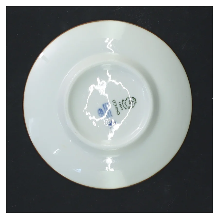 Hvid porcelænstallerken med brun kant, Domino (str. Ø 13,5 cm) fra Royal Copenhagen