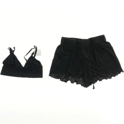 Sort bh og shorts sæt fra Primark (str. 146)