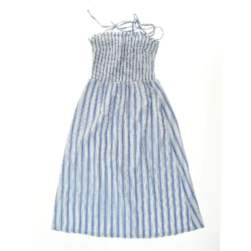 Sommerkjole med blå og hvide striber fra H&M (str. 146)