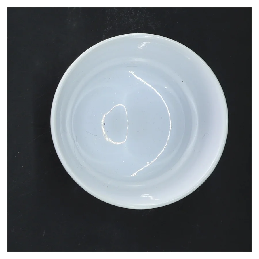 Hvid riflet potte fra IKRA (str. 10,5x9 cm)