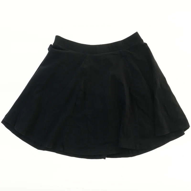 Kort nederdel fra H&M (str. 170)