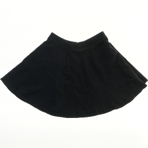 Kort nederdel fra H&M (str. 170)