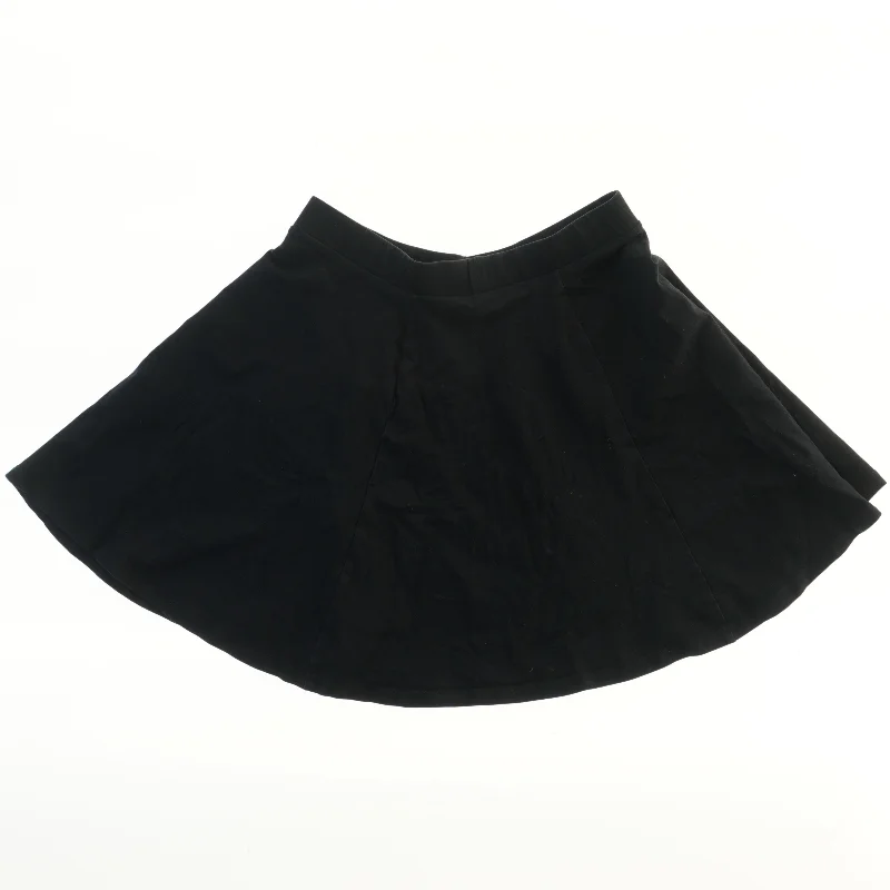 Kort nederdel fra H&M (str. 170)