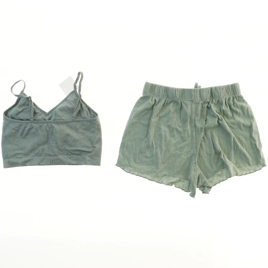 Sæt med top og shorts fra Primark (str. 146)