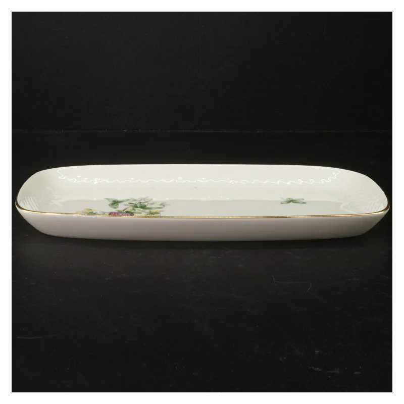 Porcelæn fad med blomstermotiv fra B&G (str. 27,5 x 15,5 cm)