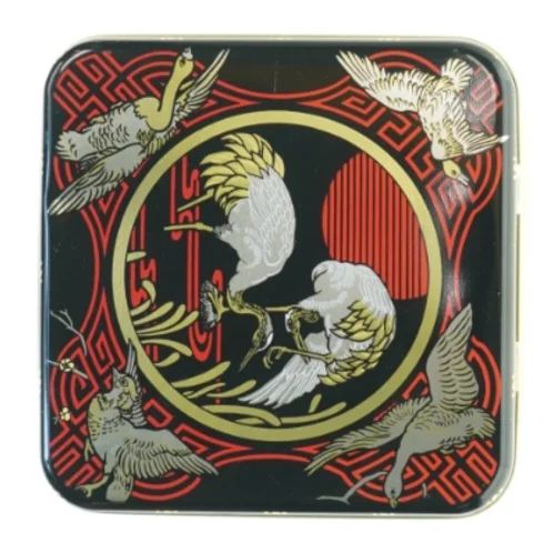 Asiatisk inspireret metaldåse (str. H. 25,5 cm. 16,5 x 16,5 cm)