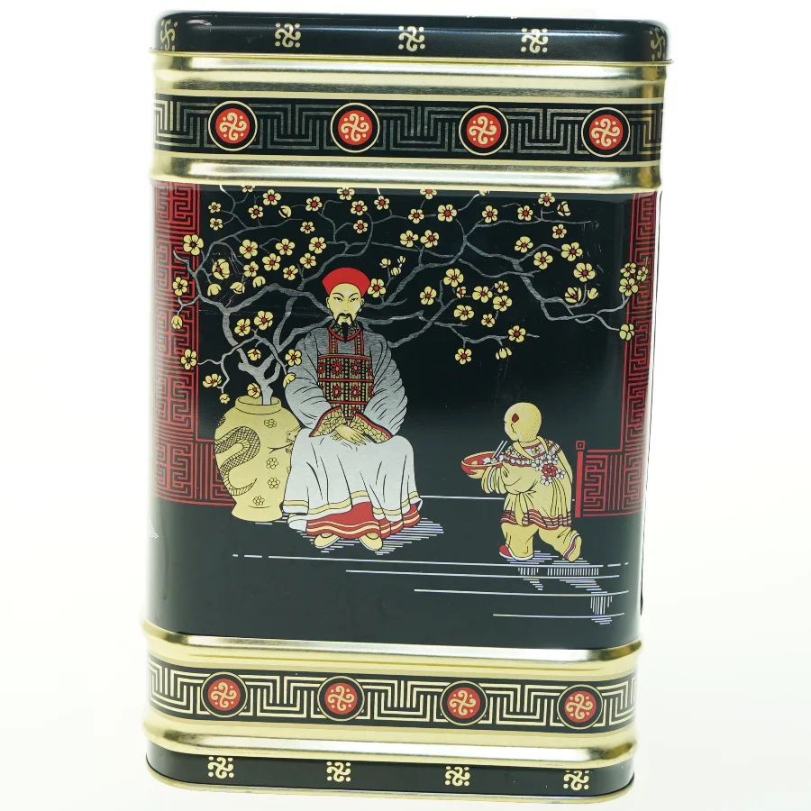 Asiatisk inspireret metaldåse (str. H. 25,5 cm. 16,5 x 16,5 cm)