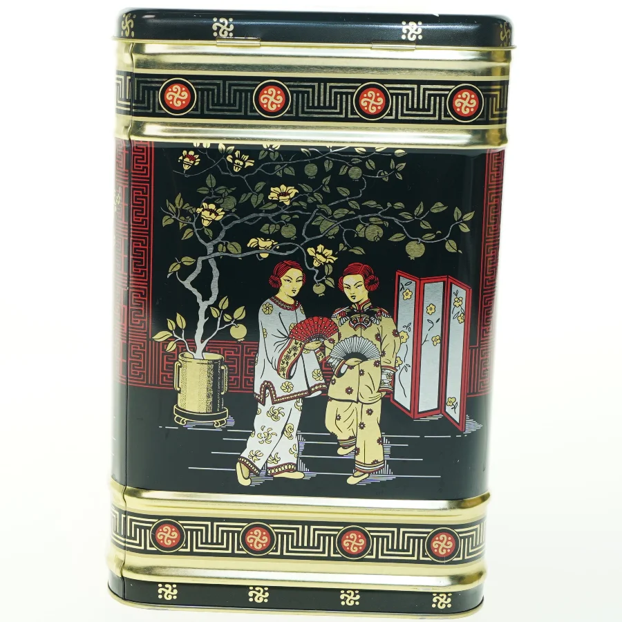 Asiatisk inspireret metaldåse (str. H. 25,5 cm. 16,5 x 16,5 cm)