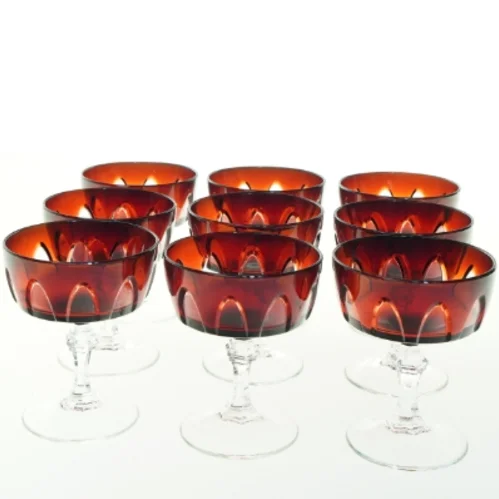 Glas glas på fod (str. H 11 cm ø. 9 cm)