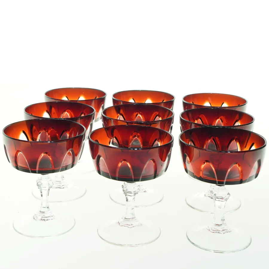 Glas glas på fod (str. H 11 cm ø. 9 cm)