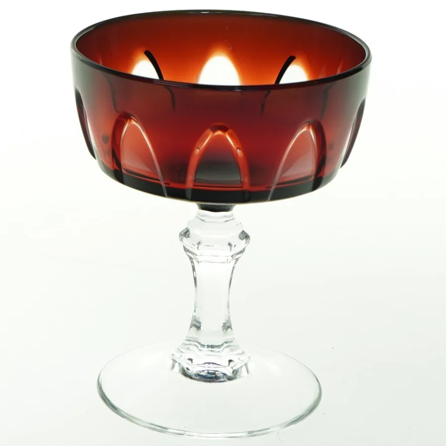 Glas glas på fod (str. H 11 cm ø. 9 cm)