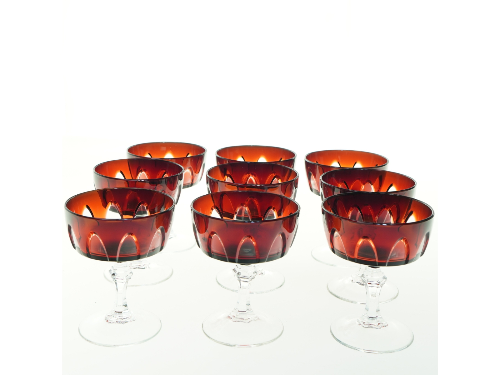 Glas glas på fod (str. H 11 cm ø. 9 cm)