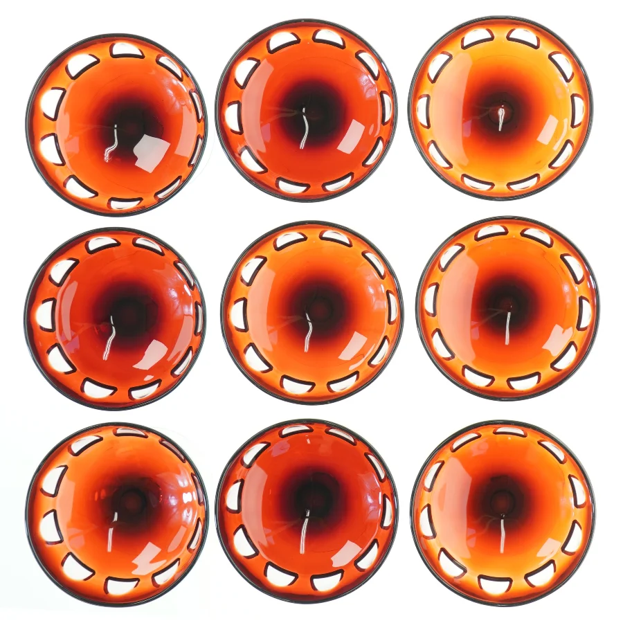 Glas glas på fod (str. H 11 cm ø. 9 cm)
