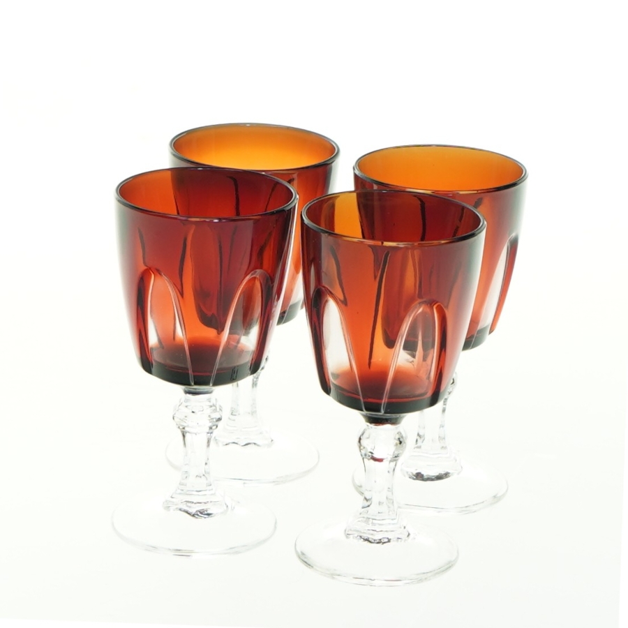 Rødvinsglas i farvet glas (str. H. 8,5 cm ø. 4,5 cm)