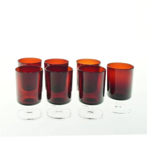 Røde glas fra Luminarc (str. H 11,5 cm, ø. 7 cm)
