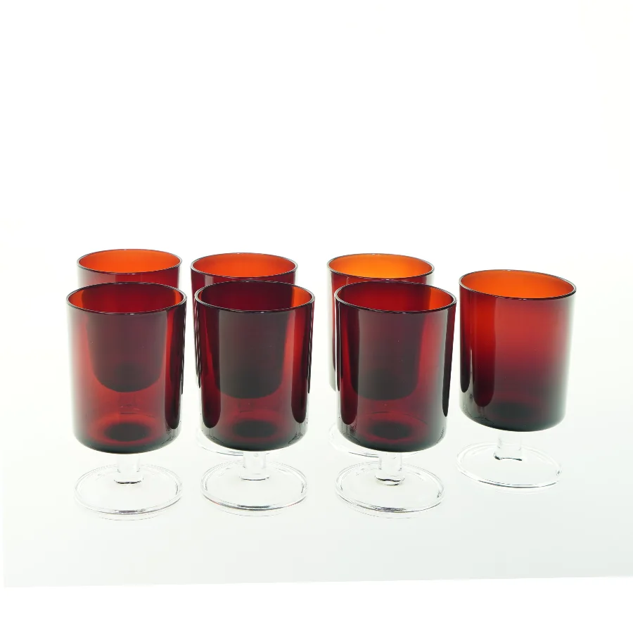 Røde glas fra Luminarc (str. H 11,5 cm, ø. 7 cm)