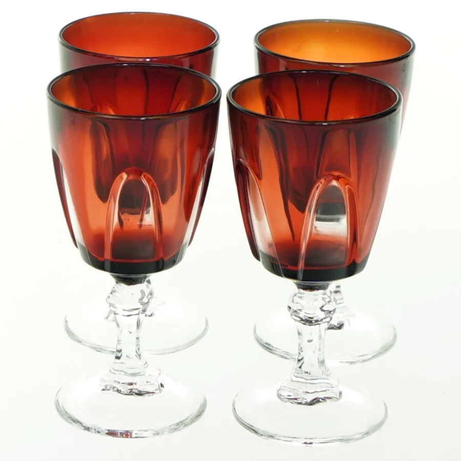 Vintage rødvinsglas (str. H 8,5 cm, ø 4,5 cm)