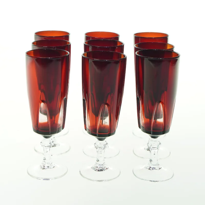 Glas i rødt glas (str. H. 15 cm ø. 5,5 cm)