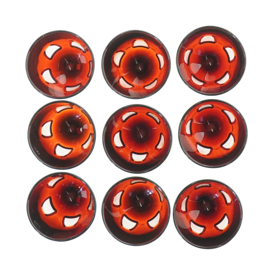 Glas i rødt glas (str. H. 15 cm ø. 5,5 cm)